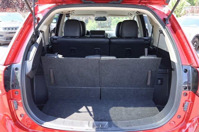 Vehicle image 16 of 52