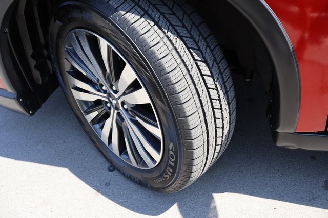 Vehicle image 13 of 52
