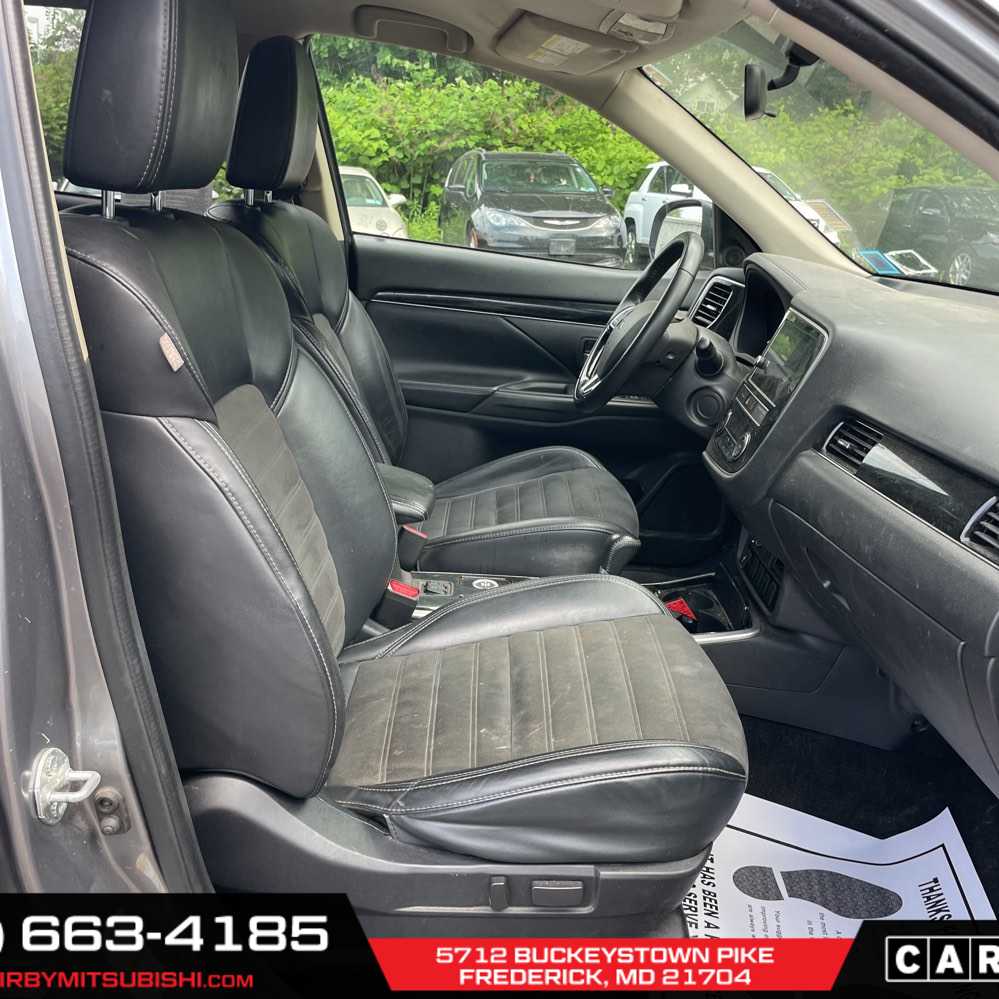 Vehicle image 9 of 12