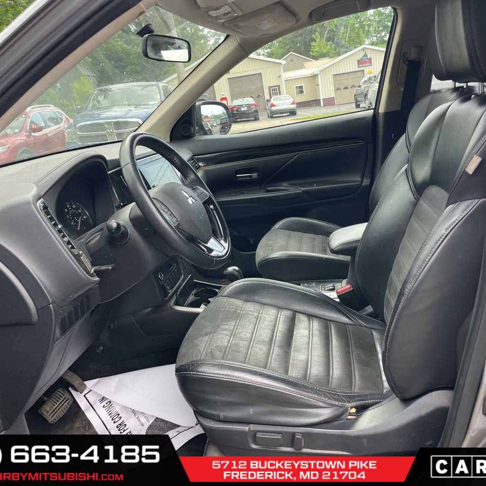 Vehicle image 8 of 12