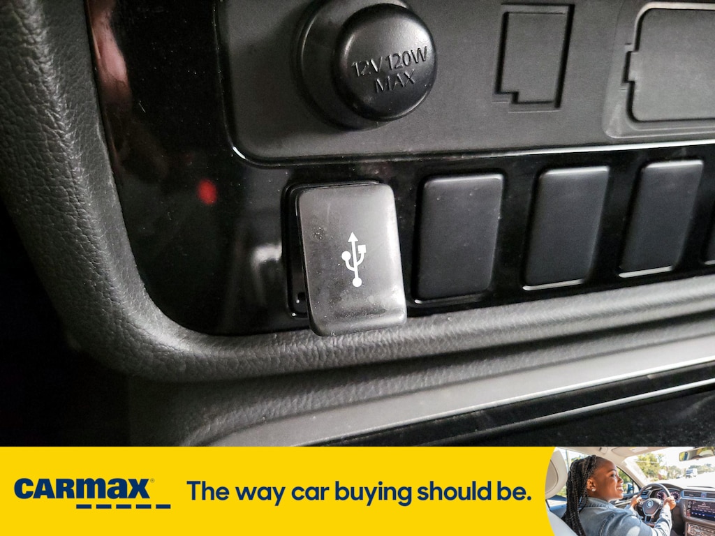 Vehicle image 23 of 29
