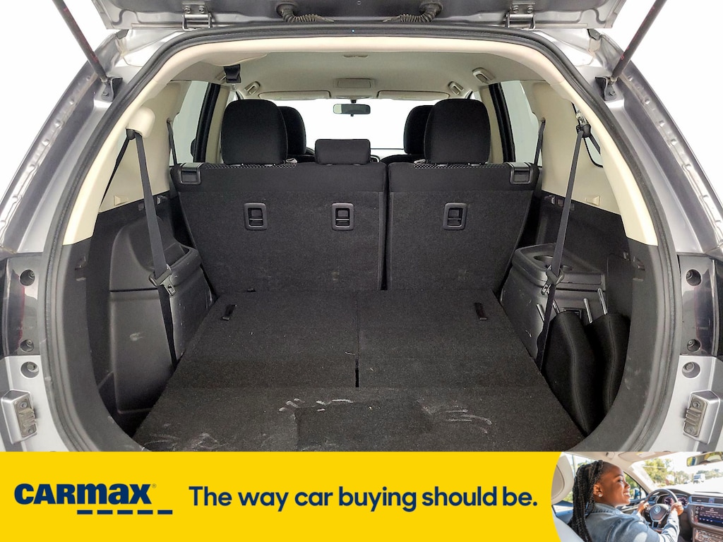Vehicle image 27 of 29