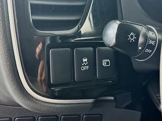 Vehicle image 14 of 29