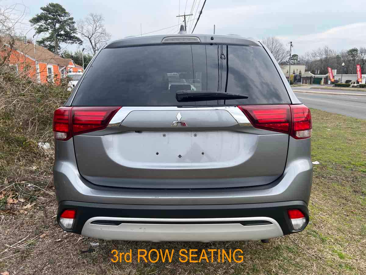 Vehicle image 7 of 18