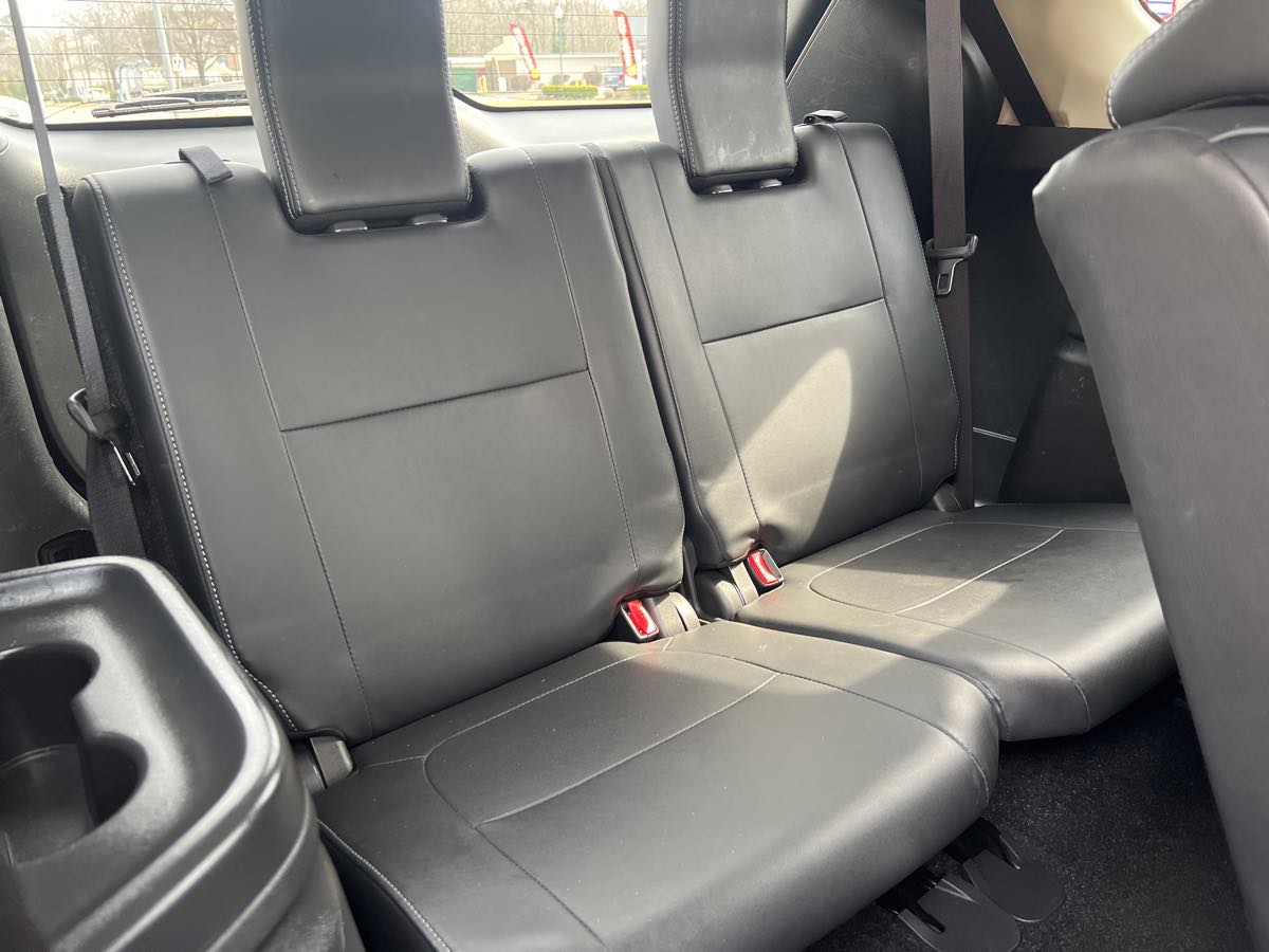 Vehicle image 16 of 18