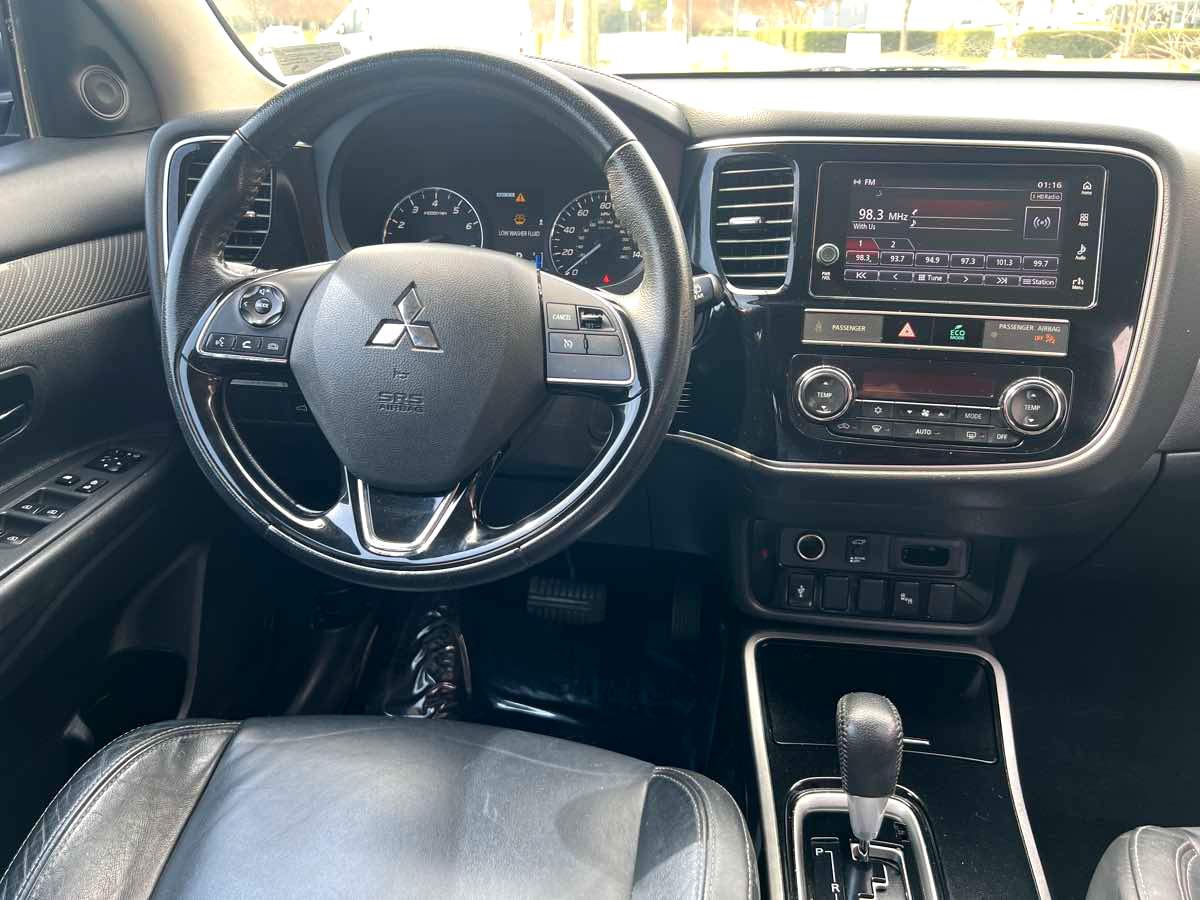 Vehicle image 9 of 18