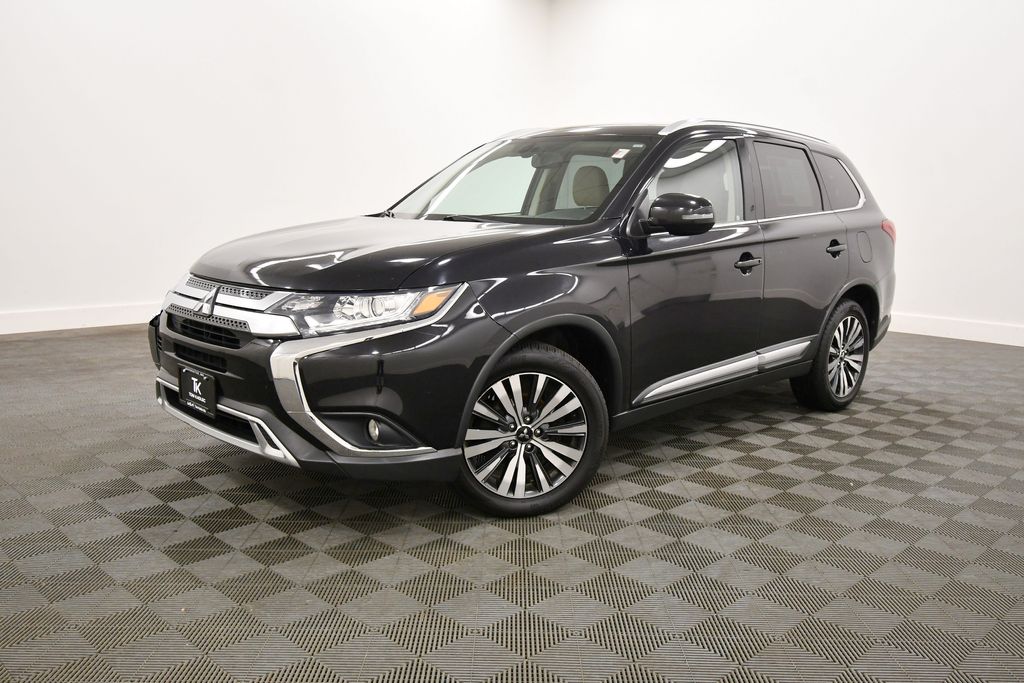 2019 Mitsubishi Outlander SEL Image 2 of 28