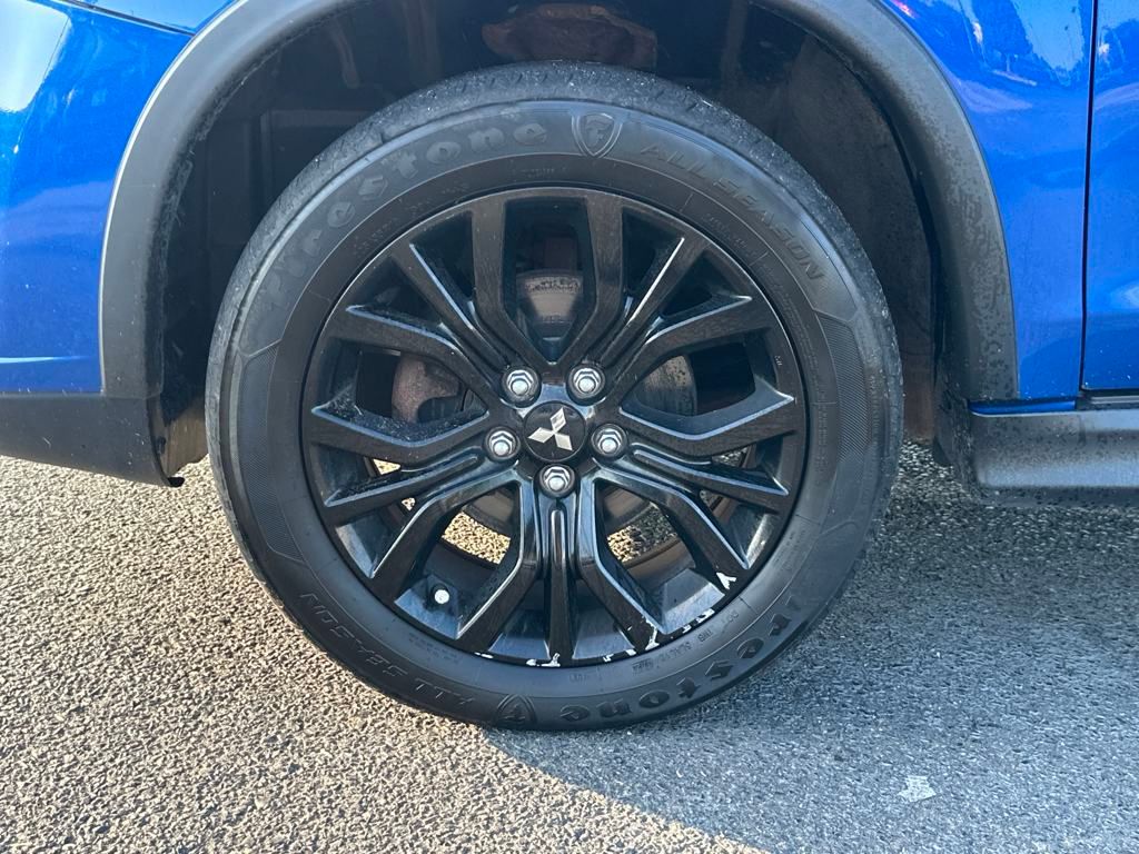 Vehicle image 10 of 28