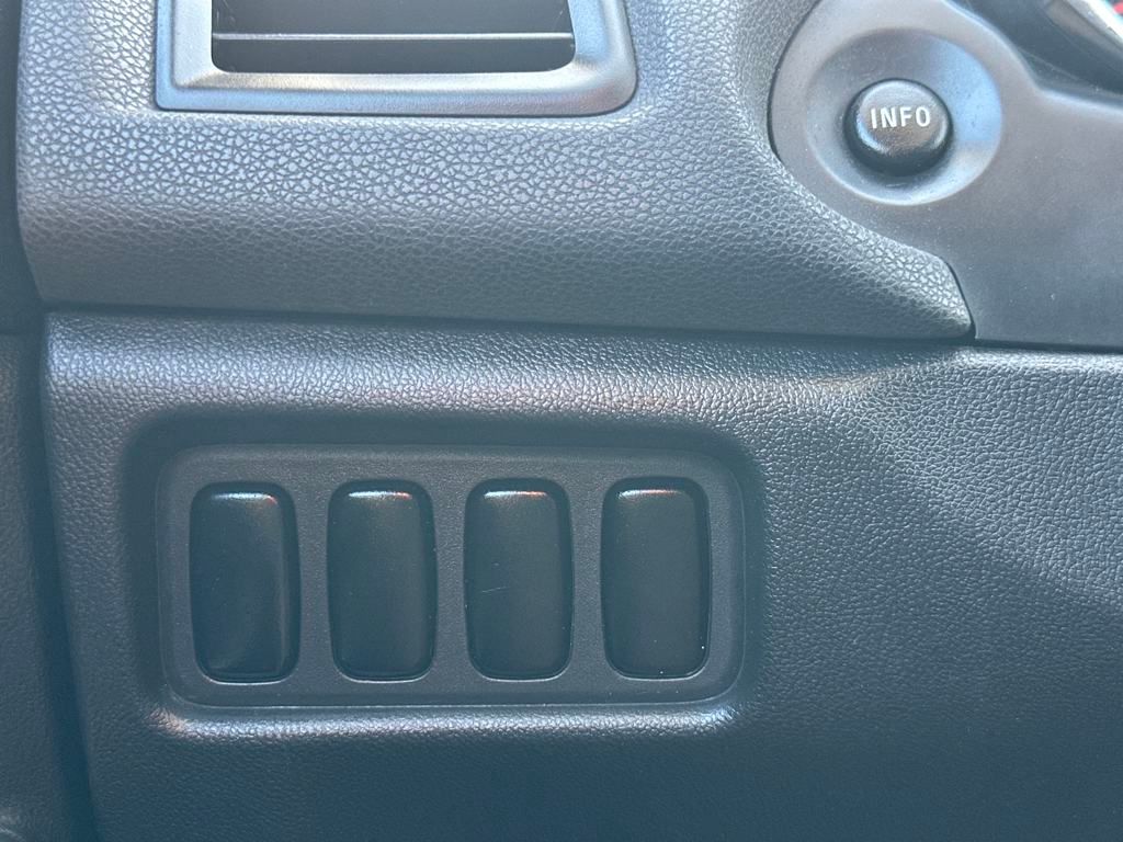 Vehicle image 23 of 28