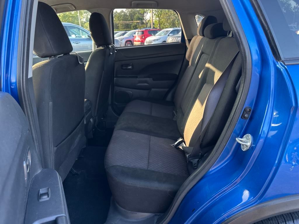 Vehicle image 12 of 28