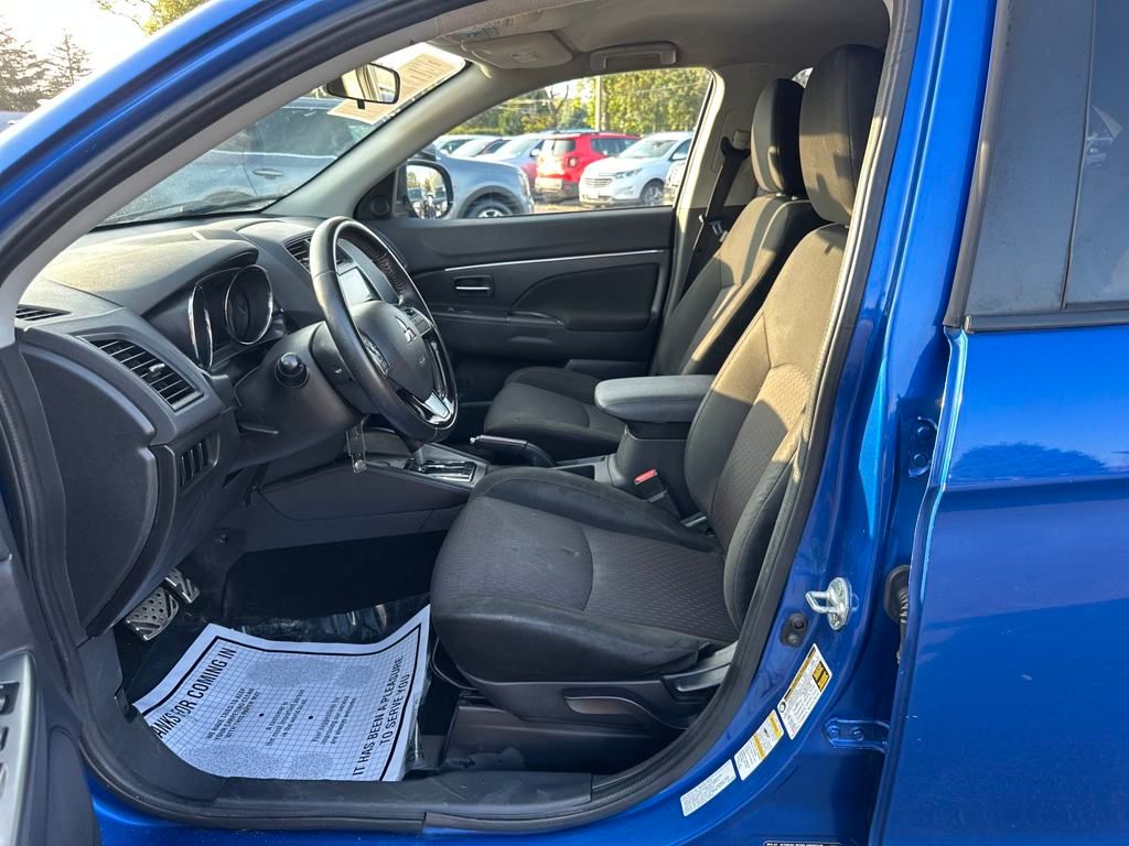 Vehicle image 13 of 28