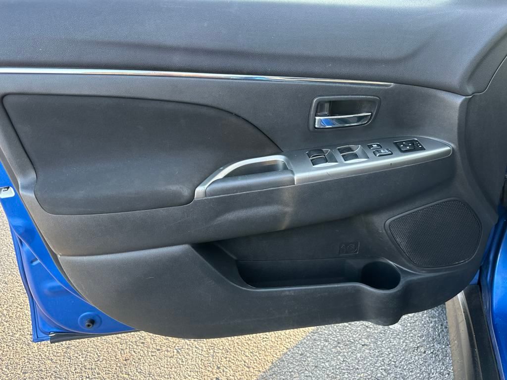 Vehicle image 22 of 28