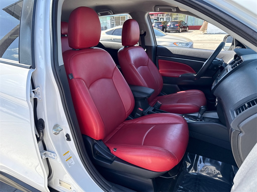Vehicle image 32 of 35