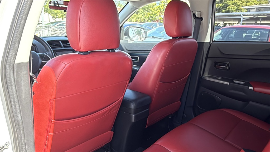 Vehicle image 19 of 35