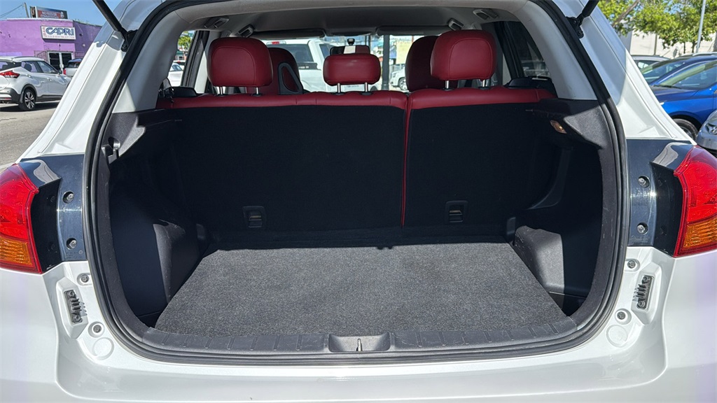Vehicle image 9 of 35