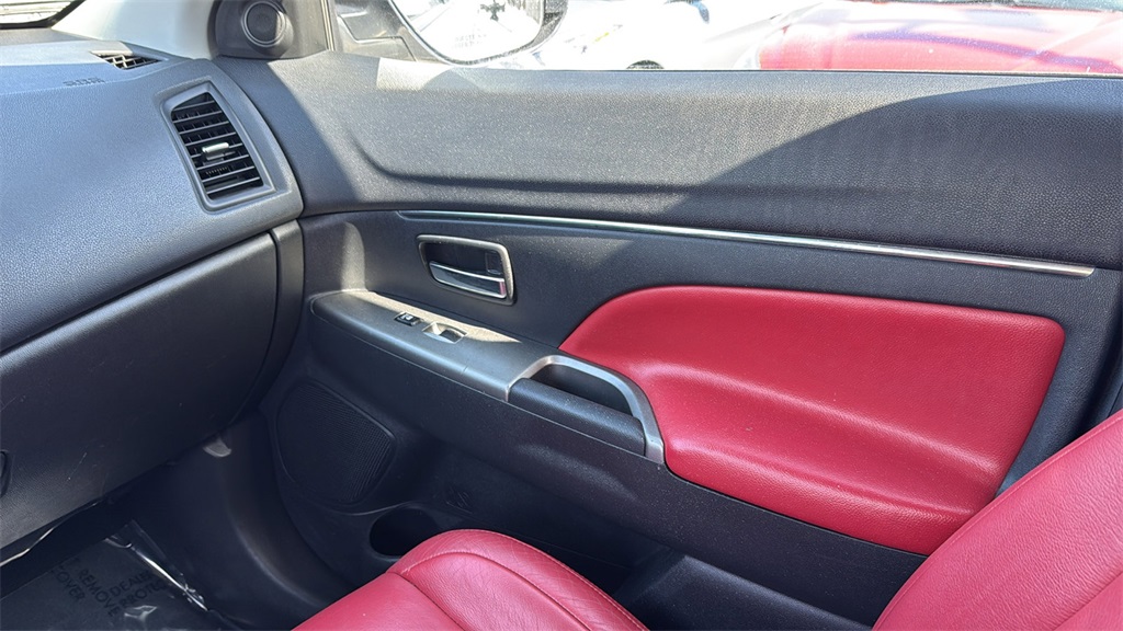Vehicle image 21 of 35