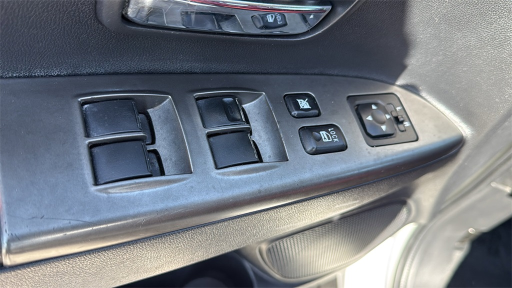 Vehicle image 13 of 35