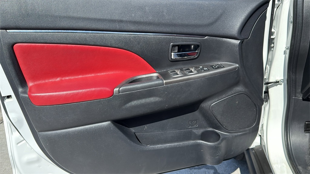 Vehicle image 12 of 35