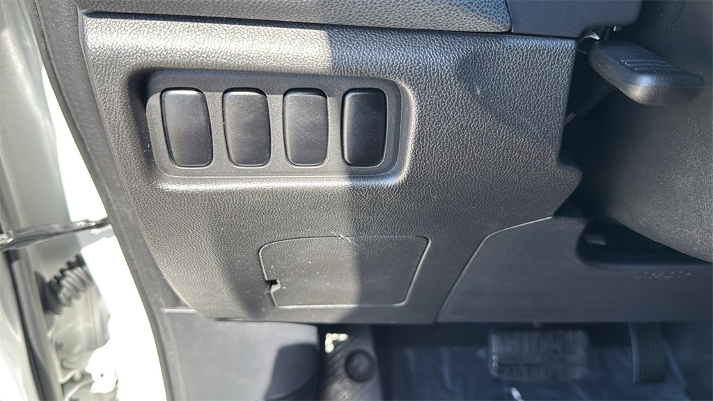 Vehicle image 31 of 35