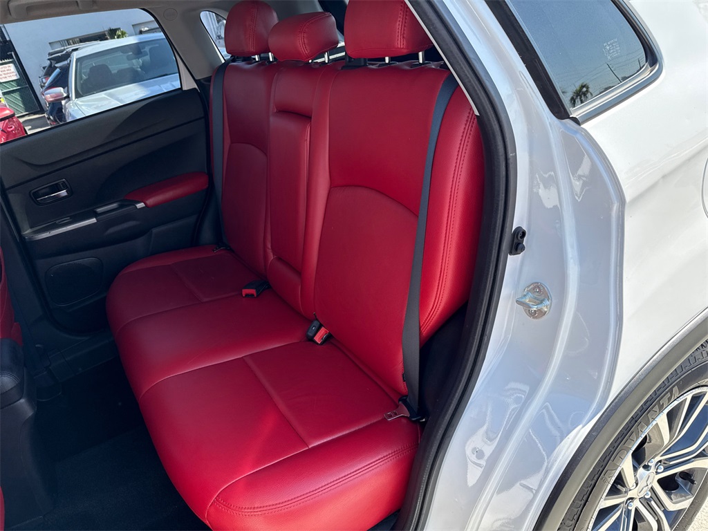 Vehicle image 18 of 35