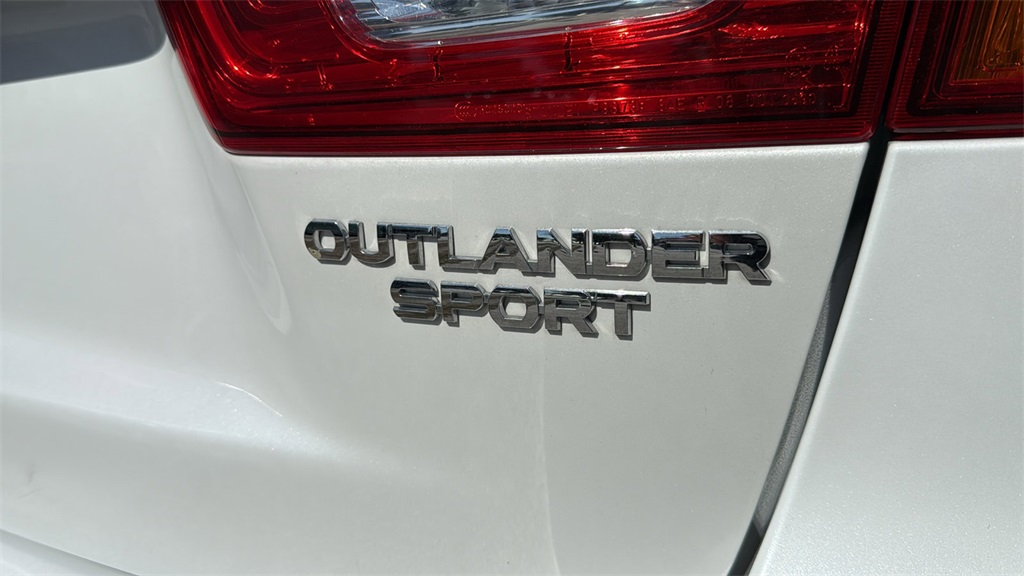 Vehicle image 10 of 35