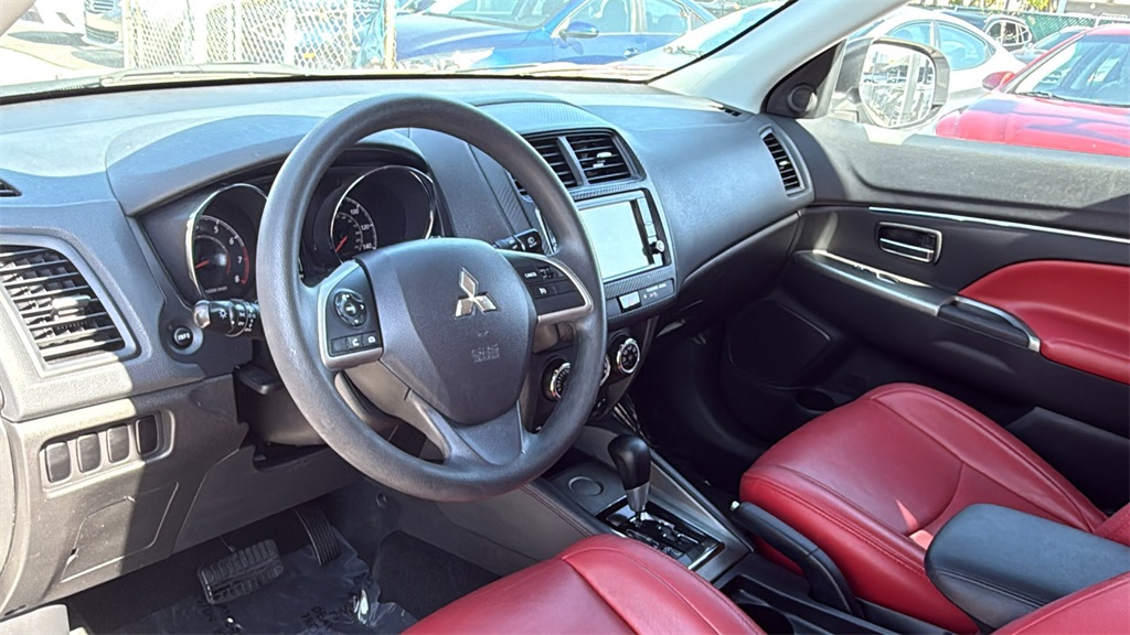 Vehicle image 17 of 35