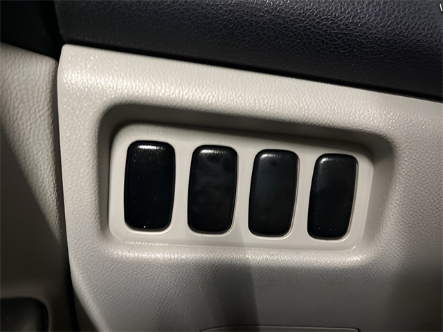 Vehicle image 21 of 26