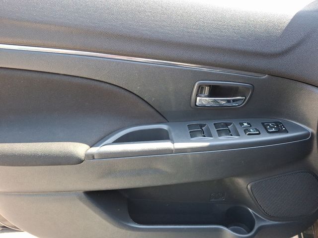 Vehicle image 13 of 31