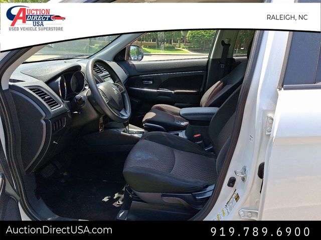 Vehicle image 33 of 37