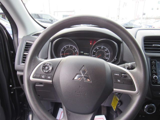 Vehicle image 13 of 17