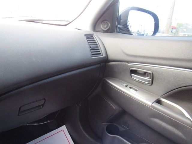 Vehicle image 16 of 17