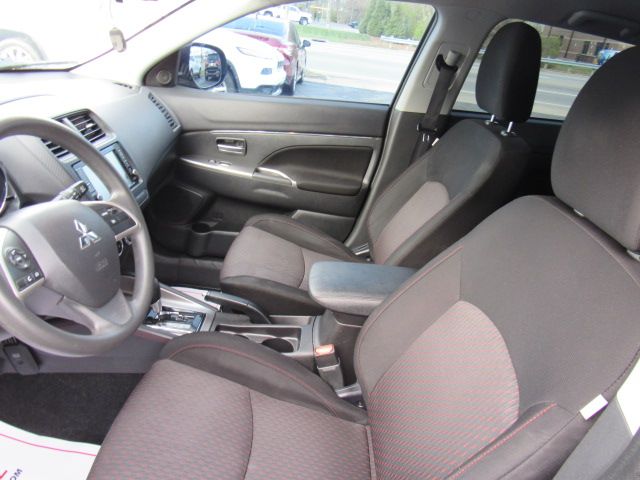 Vehicle image 9 of 17