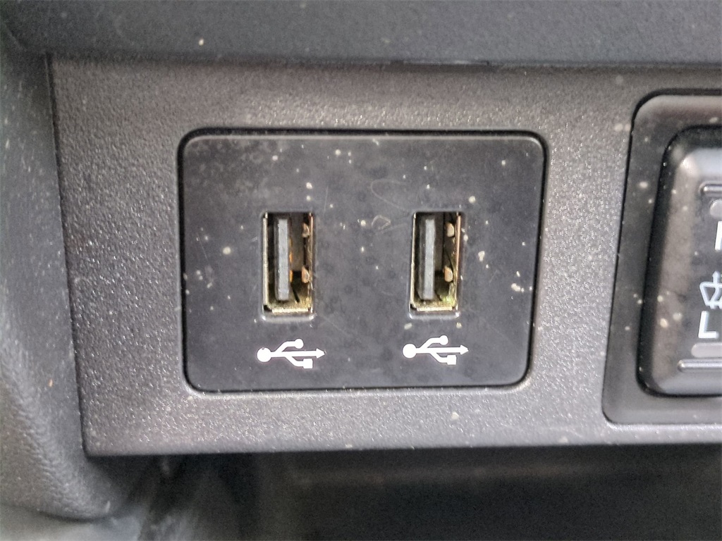 Vehicle image 21 of 29
