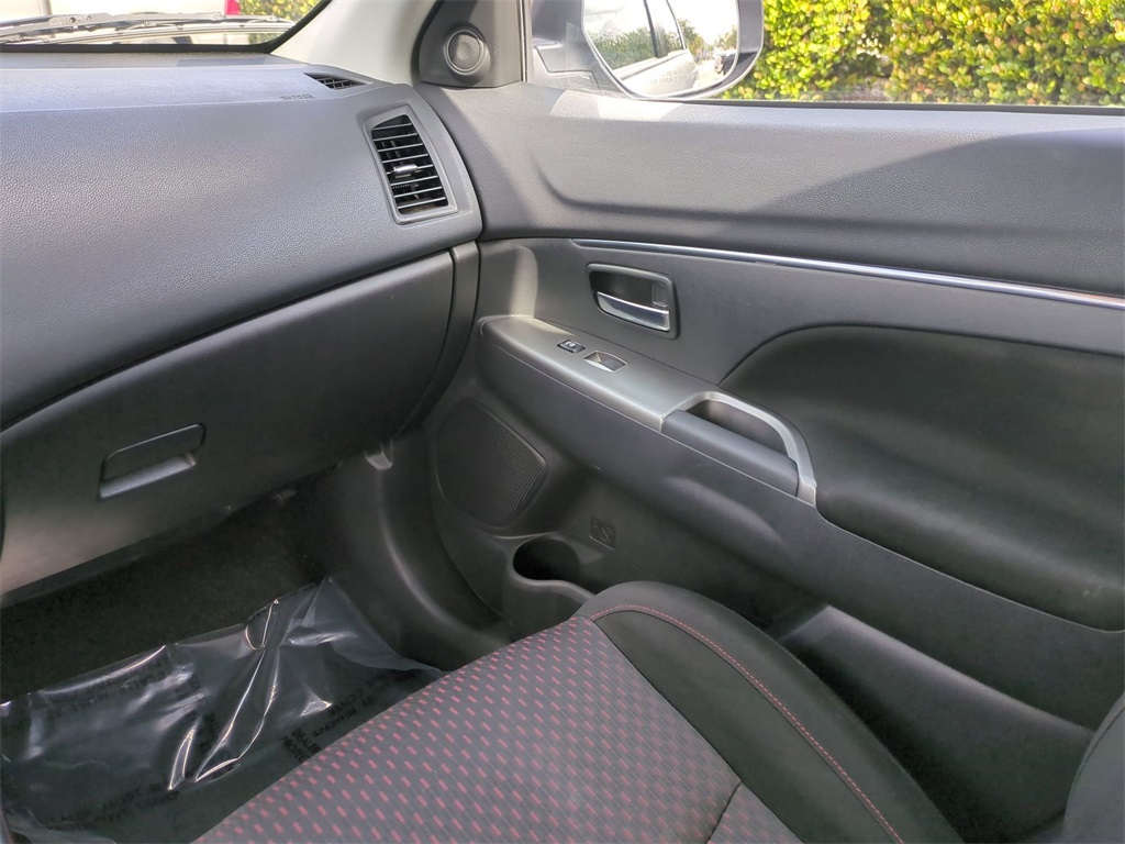 Vehicle image 17 of 29