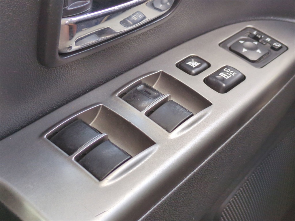 Vehicle image 23 of 29
