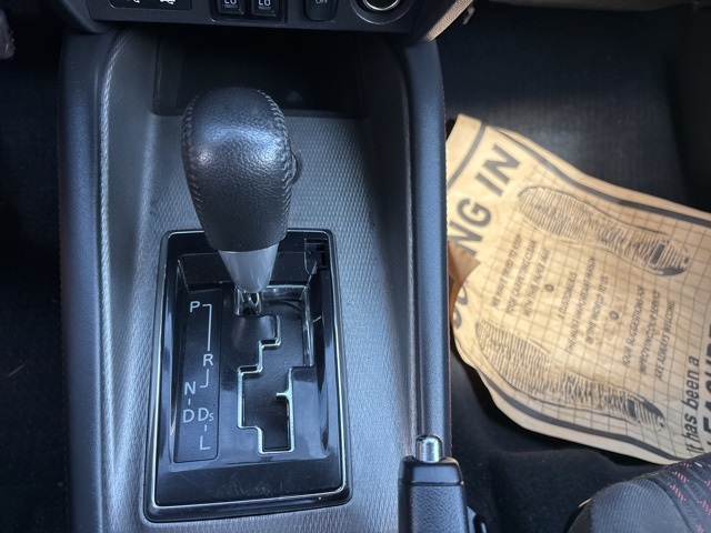Vehicle image 17 of 22