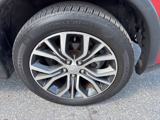 Vehicle image 10 of 22