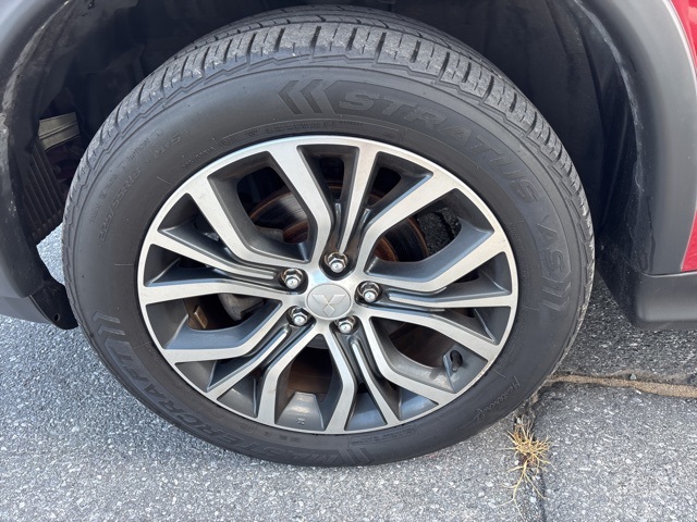 Vehicle image 8 of 22