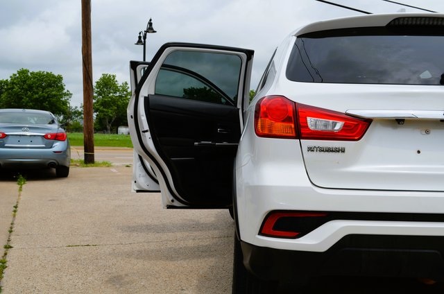 Vehicle image 23 of 35