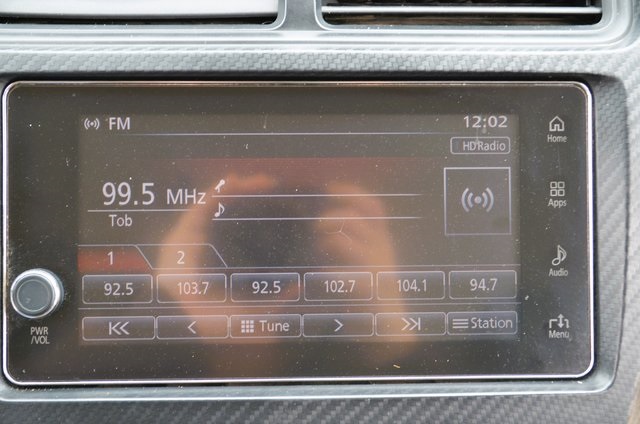 Vehicle image 21 of 35