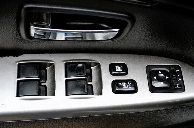 Vehicle image 12 of 35