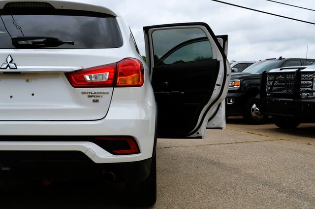 Vehicle image 32 of 35