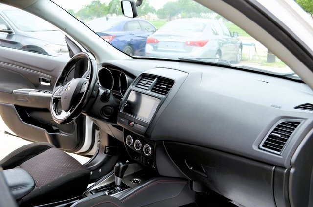 Vehicle image 29 of 35