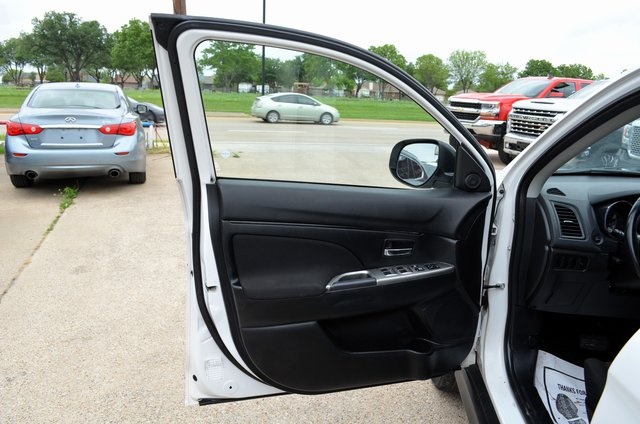 Vehicle image 11 of 35