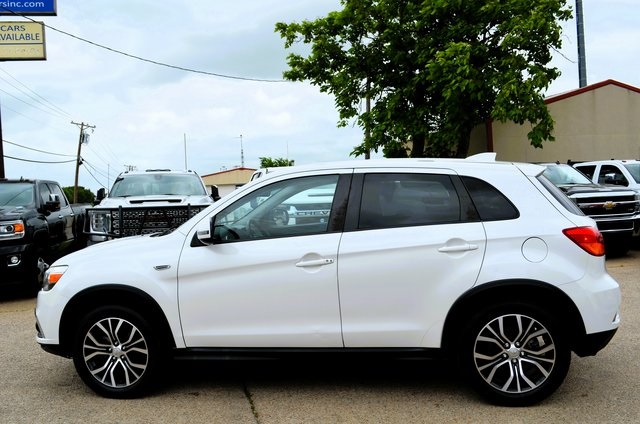 Vehicle image 10 of 35