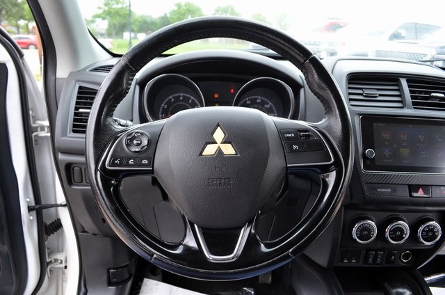 Vehicle image 17 of 35