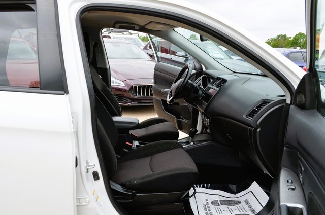 Vehicle image 28 of 35