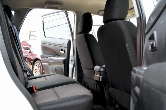 Vehicle image 33 of 35