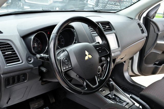 Vehicle image 15 of 35