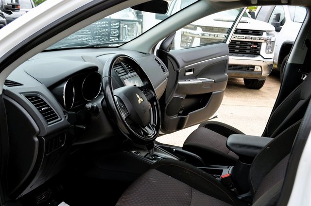 Vehicle image 14 of 35